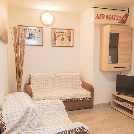 Central Villa Flatlet With Pool - Free Parking And Wifi Lija المظهر الخارجي الصورة